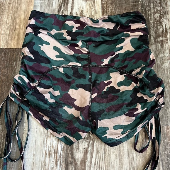 SHEIN Camo Print Women's Swim - Picture 4 of 5